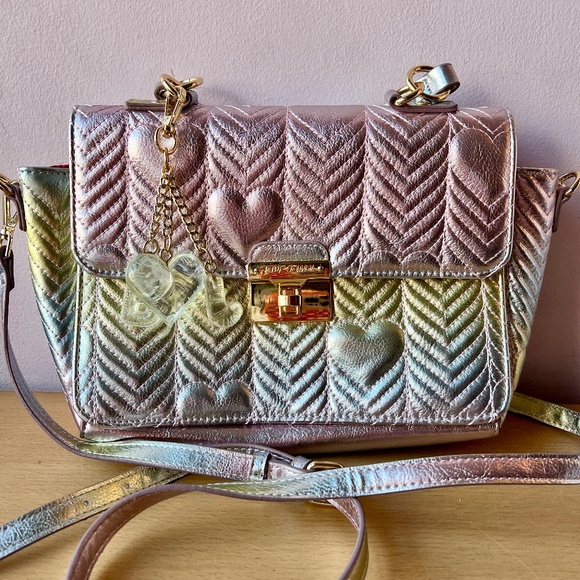 BETSEY JOHNSON OMBRE SILVER METALLIC PURSE HANDBAG HEART DETAIL